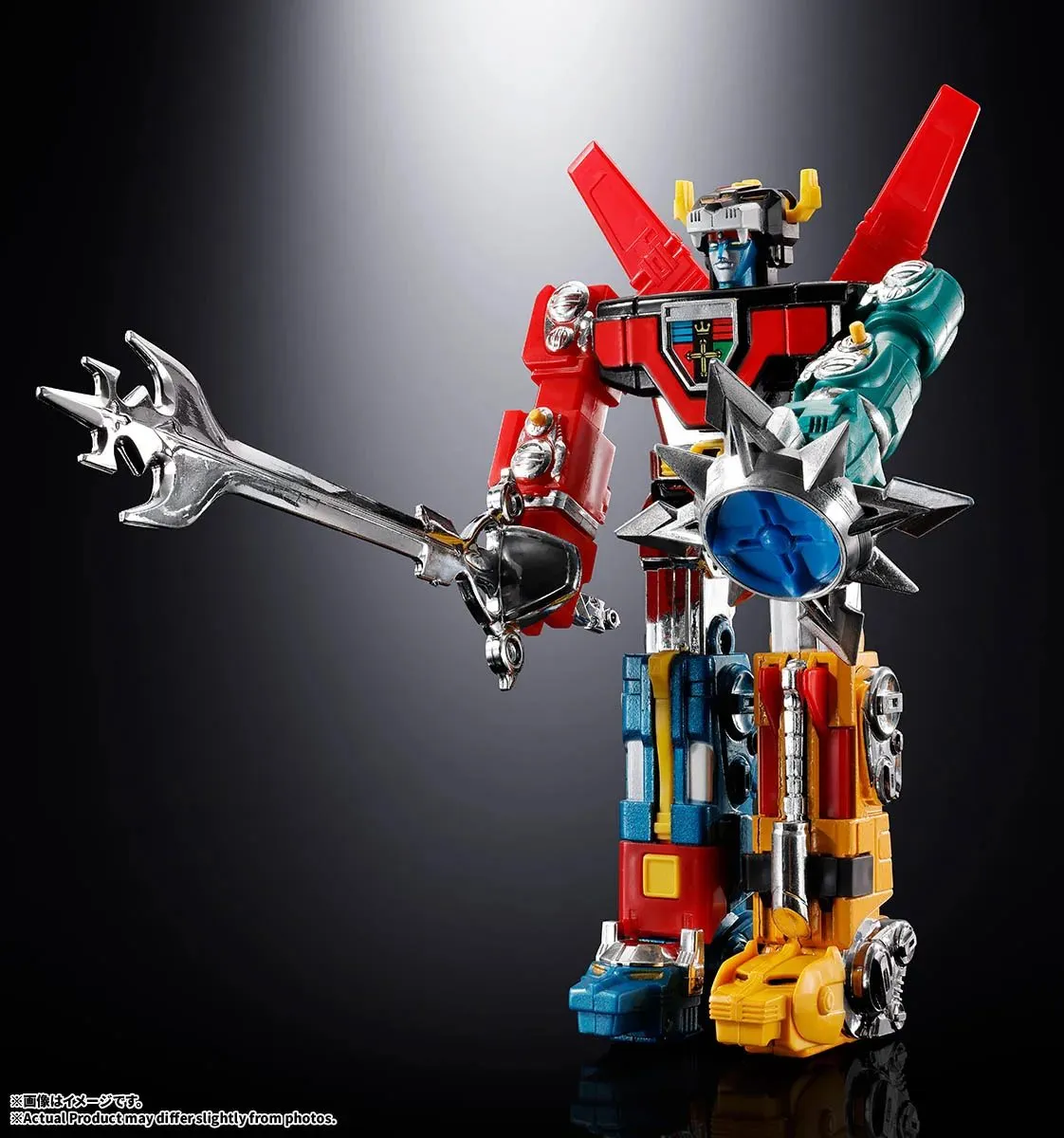 Chogokin Hyakujuoh GoLion holding the Ten Kings Sword and Space Cutter shield, official product photo