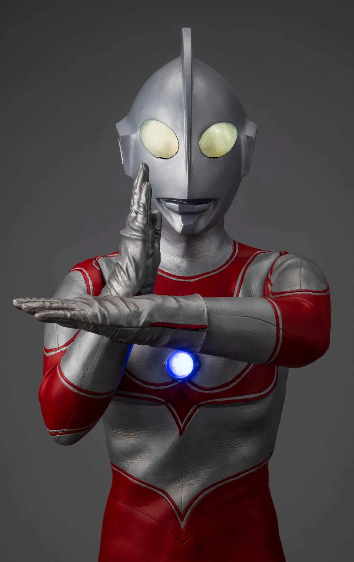 MegaHouse Ultimate Article Return of Ultraman figure, a 40 cm silver and red Ultraman Jack with arms crossed in the Specium Ray pose and the blue Color Timer lit, shot from the waist up on a gray background, official product photo